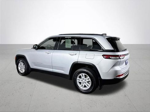 Certified 2025 Jeep Grand Cherokee Laredo w/ MOPAR Finishing Package AWD/4WD image 9