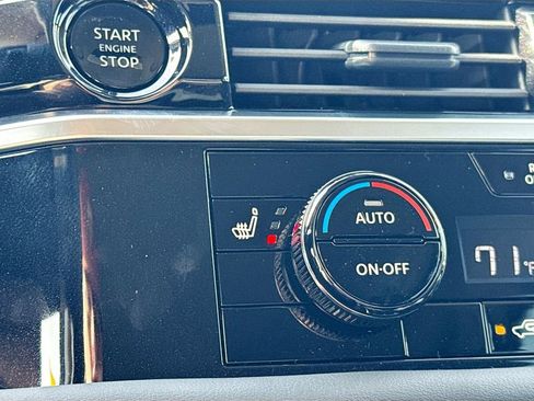 Used 2025 Nissan Pathfinder SV image 19