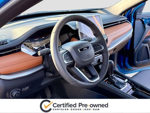 Used 2025 Jeep Compass Limited image 4
