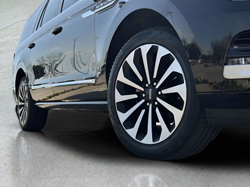 Used 2024 Lincoln Navigator L Reserve image 9