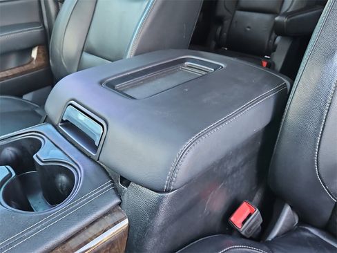 Used 2019 Chevrolet Suburban LT image 11