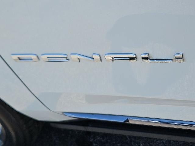 Used 2024 GMC Yukon XL Denali Ultimate AWD/4WD image 15