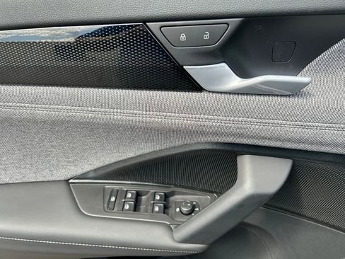 New 2025 Volkswagen Tiguan S w/ 18" Wheel Package image 18