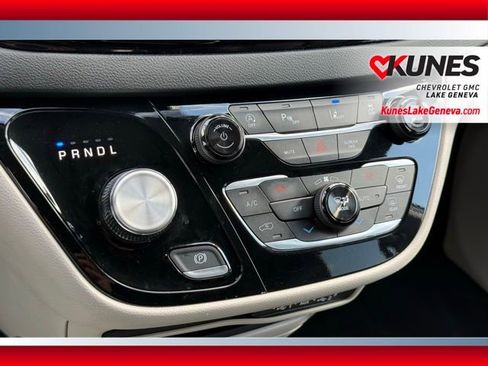 Used 2024 Chrysler Pacifica Touring-L FWD image 28