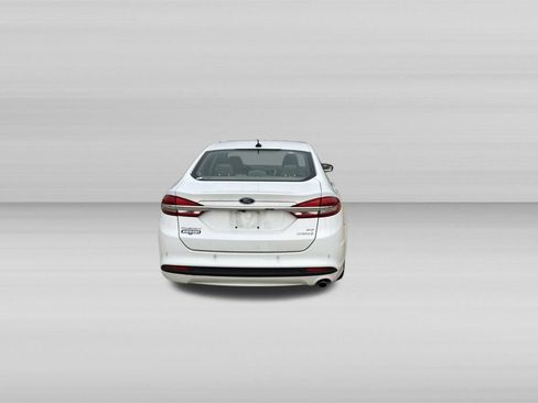 Used 2018 Ford Fusion SE FWD image 6