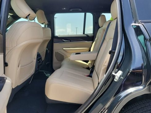 Used 2025 Jeep Grand Cherokee Limited RWD image 11
