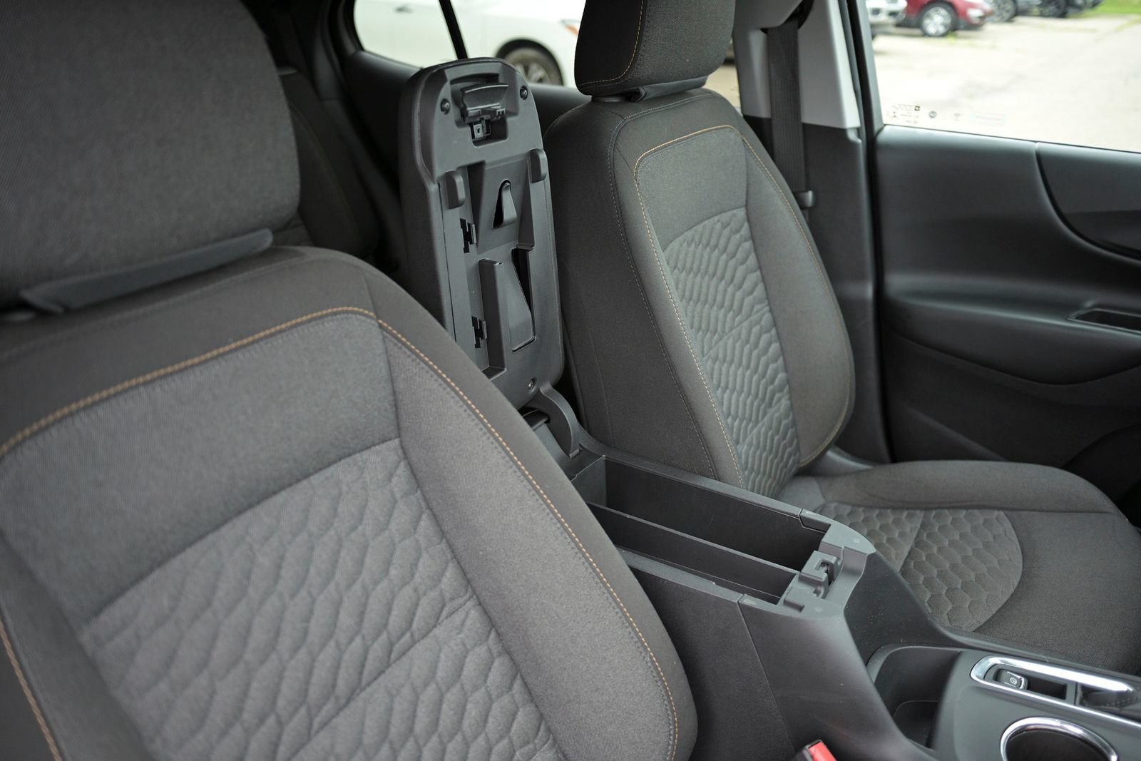 Used 2019 Chevrolet Equinox LT w/ Driver Convenience Package FWD image 51