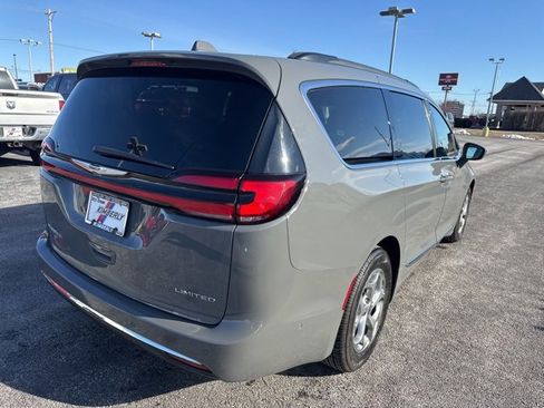 Used 2022 Chrysler Pacifica Limited image 10