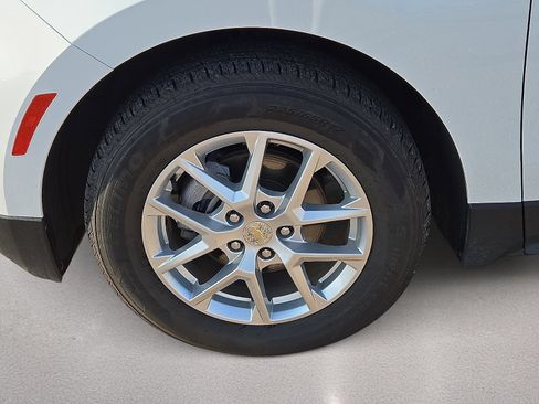Used 2024 Chevrolet Equinox LT FWD image 10