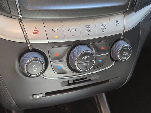 Used 2014 Dodge Journey SXT w/ Flexible Seating Group image 11