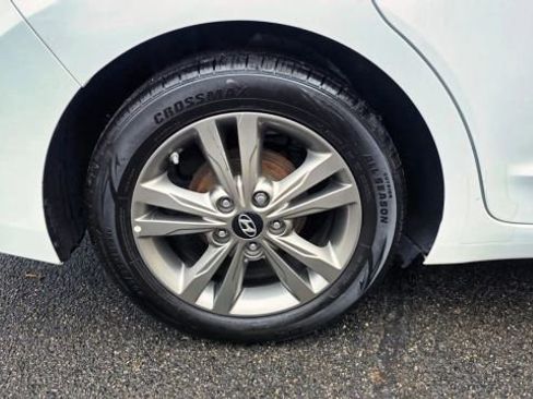 Used 2017 Hyundai Elantra SE FWD image 44