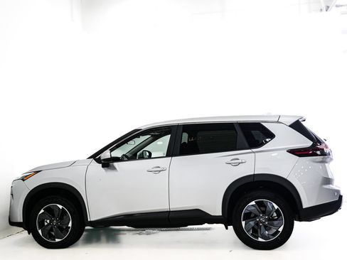 Used 2025 Nissan Rogue SV AWD/4WD image 5