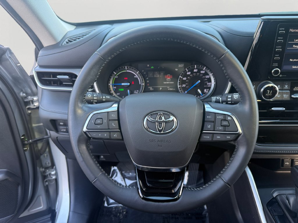 Used 2021 Toyota Highlander XLE AWD/4WD image 12