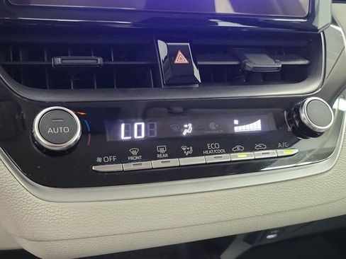 Used 2025 Toyota Corolla LE FWD image 30
