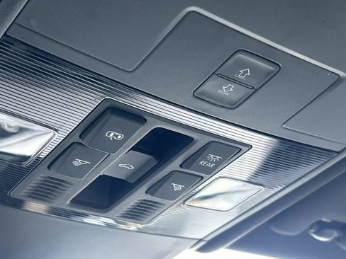 Certified 2024 Volkswagen Tiguan SE R-Line AWD/4WD image 35
