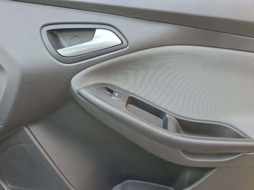 Used 2014 Ford Focus SE FWD image 20