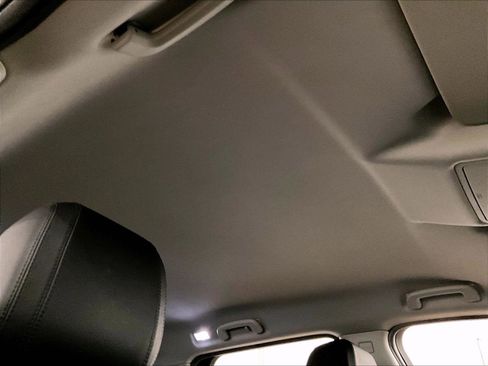 Used 2016 Land Rover Discovery Sport SE image 22