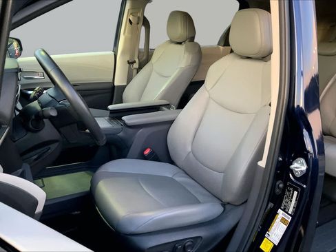 Used 2023 Toyota Sienna XLE w/ Protection Package (TMS) FWD image 8