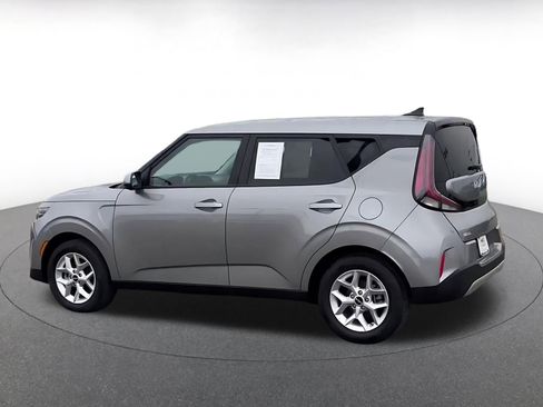 Used 2025 Kia Soul LX w/ LX Technology Package FWD image 9