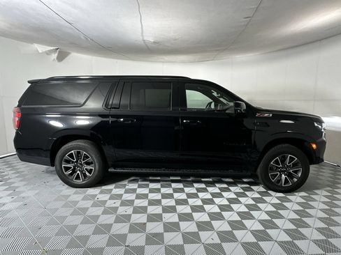 Used 2021 Chevrolet Suburban Z71 w/ Z71 Off-Road Package AWD/4WD image 9