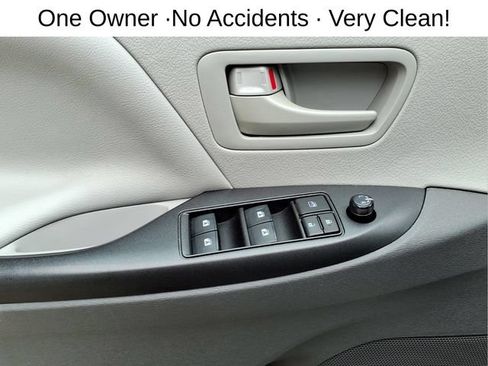 Used 2020 Toyota Sienna L FWD image 11