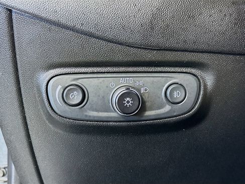Used 2020 Chevrolet Equinox LT w/ Driver Convenience Package FWD image 10