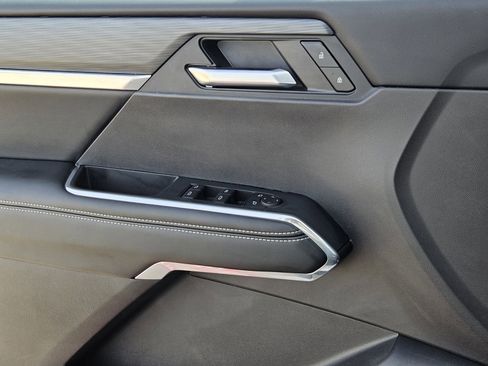 Used 2025 GMC Acadia Elevation image 28