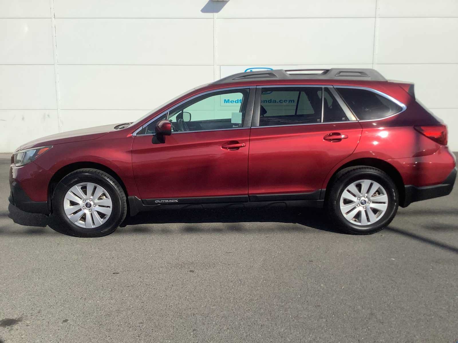 Used 2019 Subaru Outback 2.5i Premium w/ Popular Package #2 AWD/4WD image 2