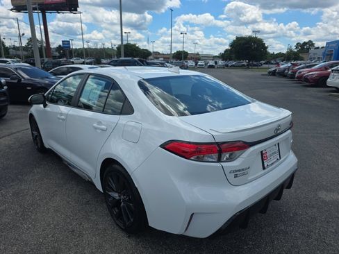 Used 2025 Toyota Corolla SE FWD image 6