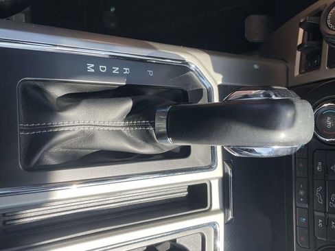 Used 2019 Ford F150 Lariat image 17