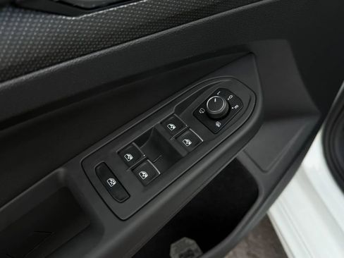 Used 2024 Volkswagen Golf R image 27