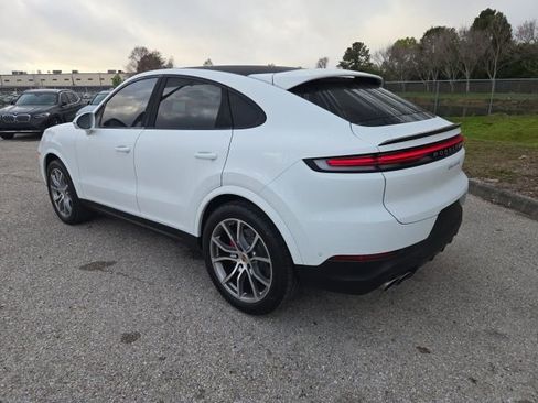 Used 2024 Porsche Cayenne S image 3