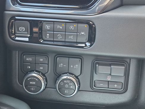 New 2026 GMC Yukon AT4 w/ AT4 Premium Plus Package AWD/4WD image 17