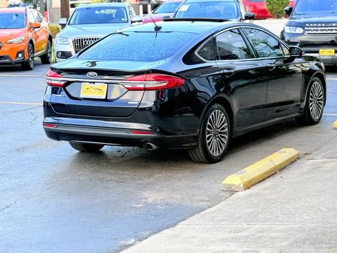 Used 2017 Ford Fusion SE w/ Fusion SE Technology Package FWD image 5