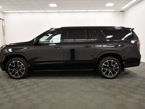 Used 2025 Chevrolet Suburban RST AWD/4WD image 4