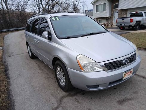 Used 2011 Kia Sedona LX image 4