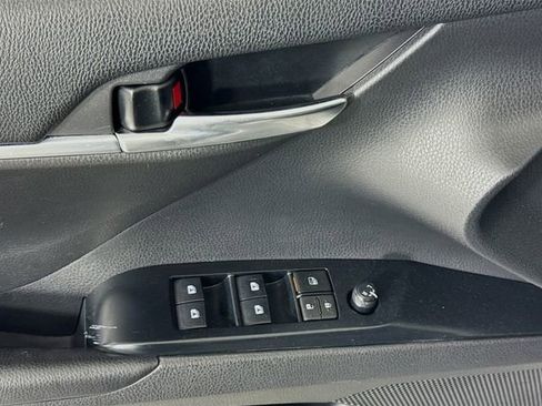 Used 2019 Toyota Camry SE w/ Convenience Package image 17