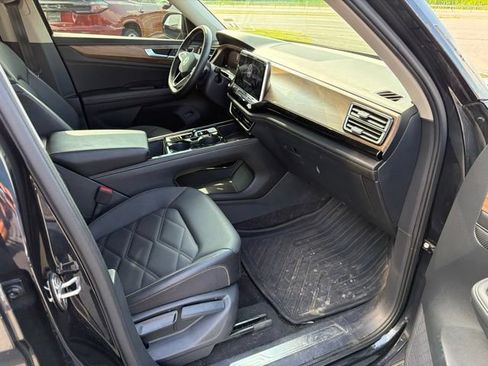 Used 2024 Volkswagen Atlas SE AWD/4WD image 9