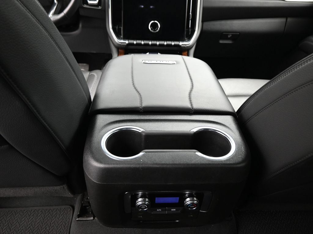 Used 2025 GMC Yukon Denali AWD/4WD image 24