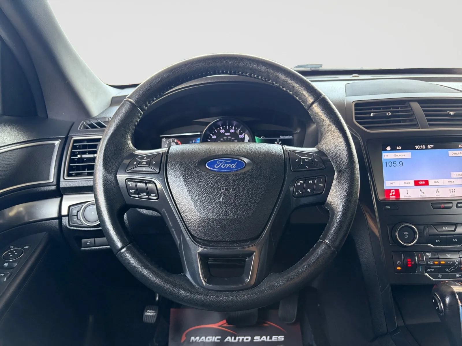 Used 2019 Ford Explorer XLT w/ Equipment Group 202A AWD/4WD image 31