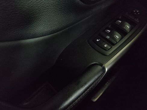 Used 2019 Jeep Cherokee Limited image 27