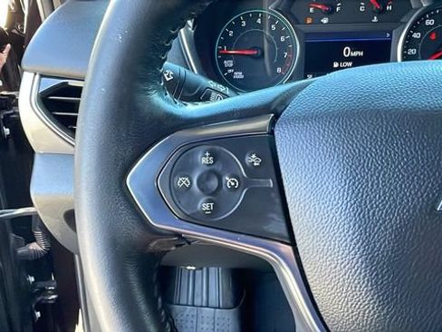 Used 2022 Chevrolet Traverse LT FWD image 25