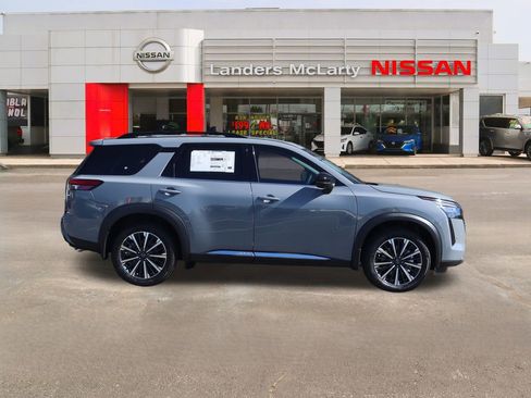 New 2026 Nissan Pathfinder Platinum w/ Cargo Package image 2