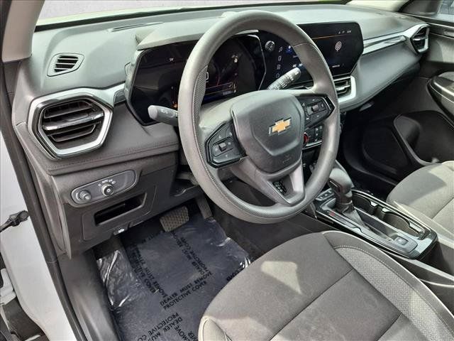Used 2025 Chevrolet TrailBlazer LT AWD/4WD image 10