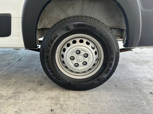 Used 2025 RAM ProMaster 2500 w/ Convenience Group FWD image 14
