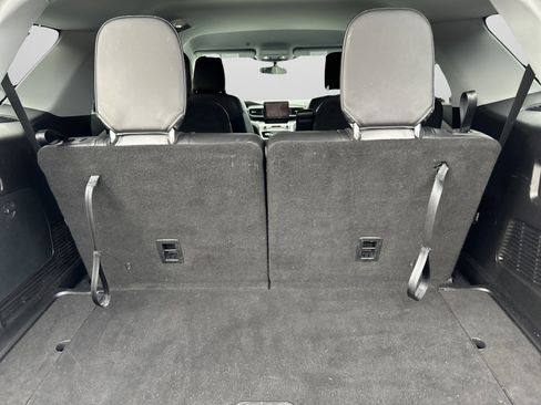 Used 2021 Ford Explorer XLT w/ Equipment Group 202A image 7