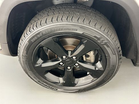 Used 2023 Jeep Grand Cherokee L Altitude image 11