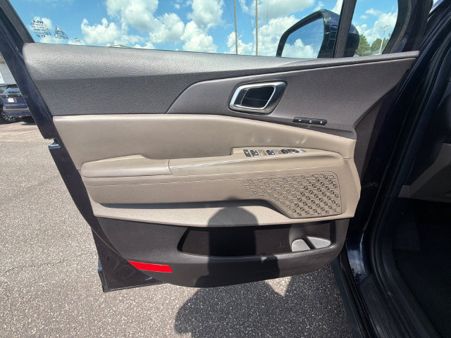Used 2025 Kia Carnival EX FWD image 10