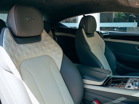 Used 2022 Bentley Continental GT AWD/4WD image 28