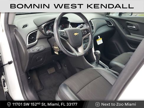 Used 2022 Chevrolet Trax LT w/ LT Convenience Package image 19